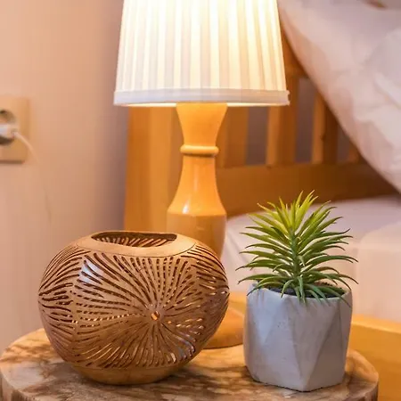 Beachfront Maisonette מונמבאסיה