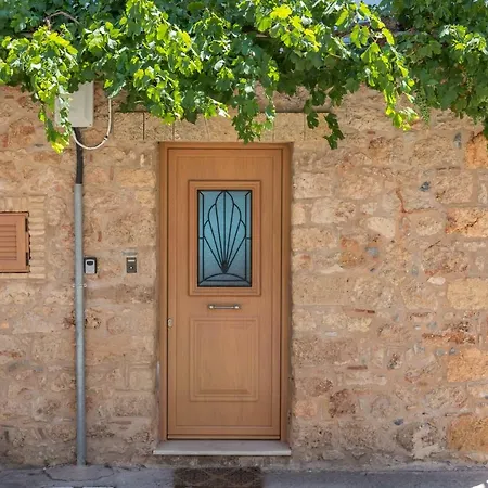 בית נופש Beachfront Maisonette