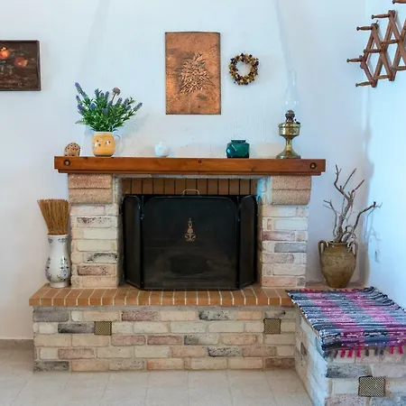 בית נופש Beachfront Maisonette *