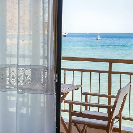 Beachfront Maisonette * מונמבאסיה