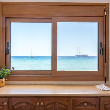 Beachfront Maisonette מונמבאסיה